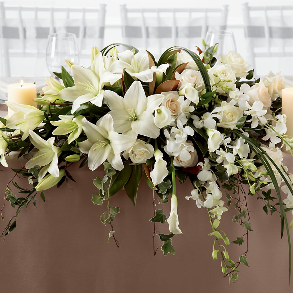White Linen Arrangement – The Flower Garden #2, Tupelo MS