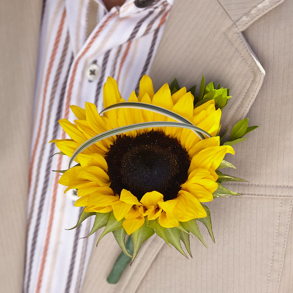 Free Spirit Boutonniere – The Flower Garden #2, Tupelo MS